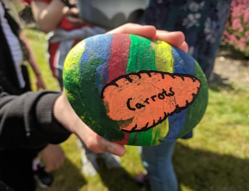 Carrots pebble sign