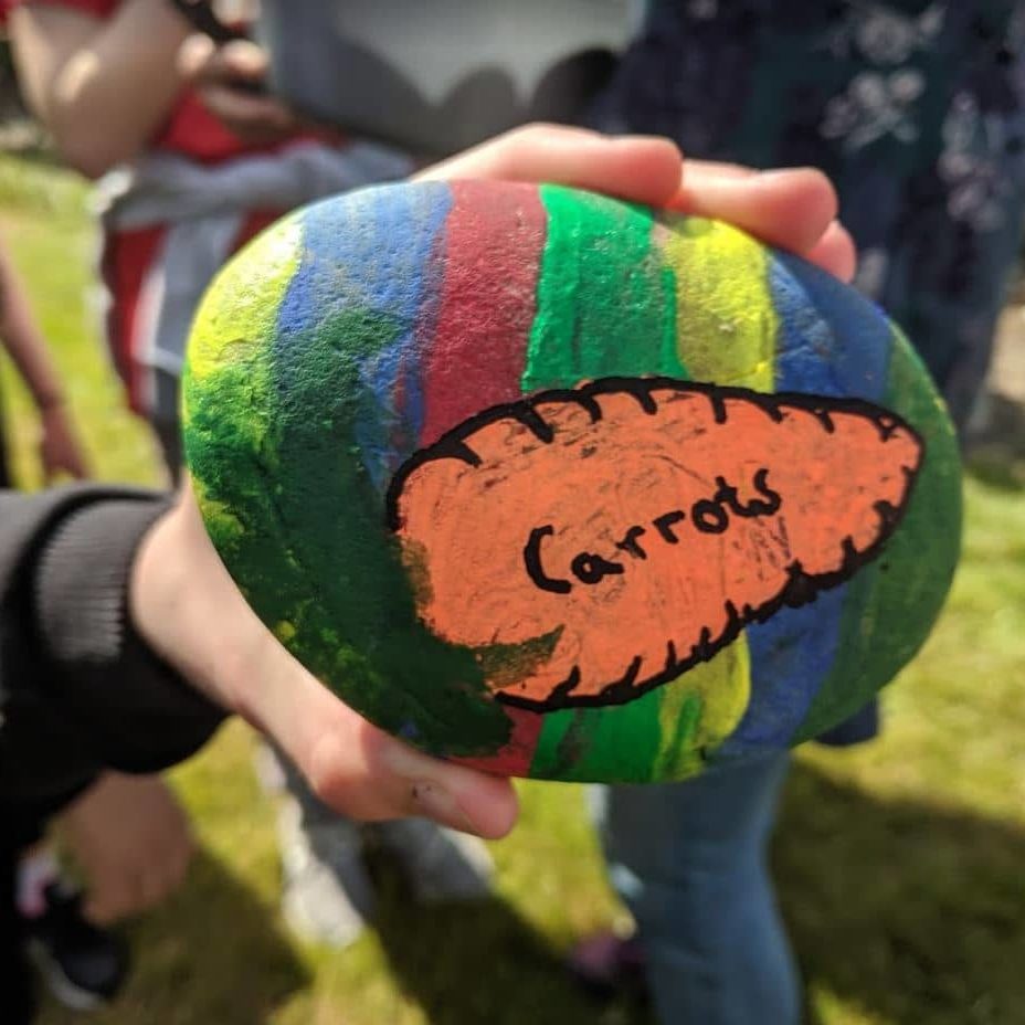 Carrots pebble sign