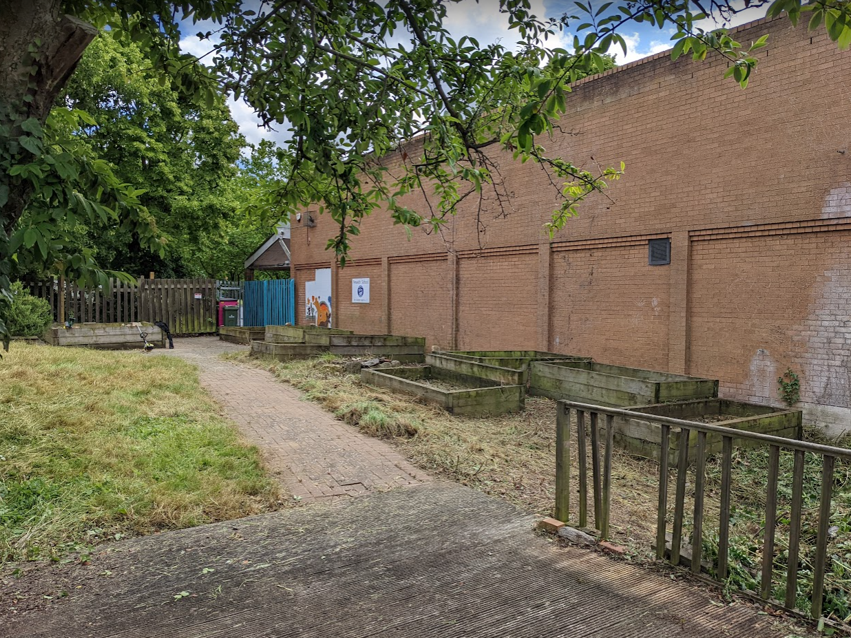 006 FINAL - Trinity Centre garden - BOTTOM END VIEW WITH FENCE