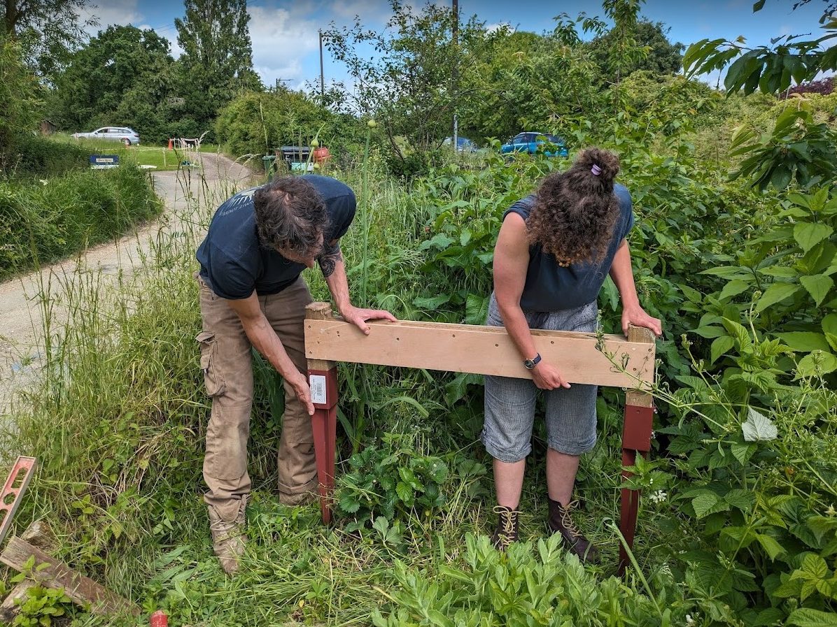 Positioning the feet spikes